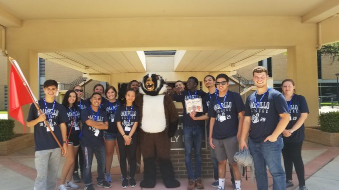 new students pose with AC badger